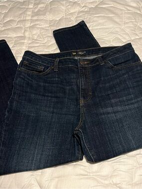 Women's Lee Jeans Slim Fit Skinny Leg Mid Rise Size 14 Short (33x26) EUC Dark